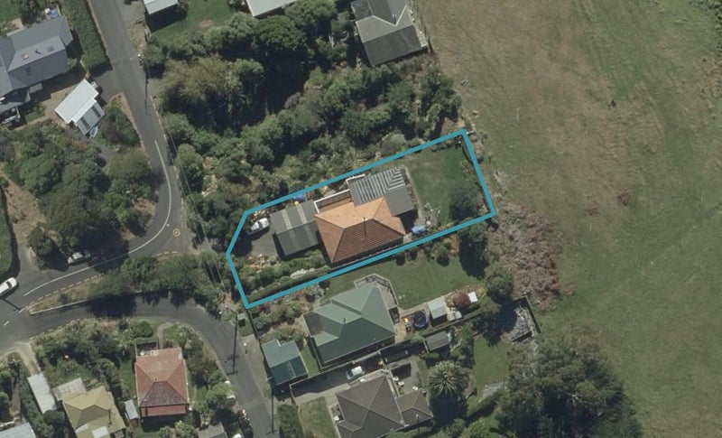 15 Roebuck Rise, Broad Bay, Dunedin - Carousel 1