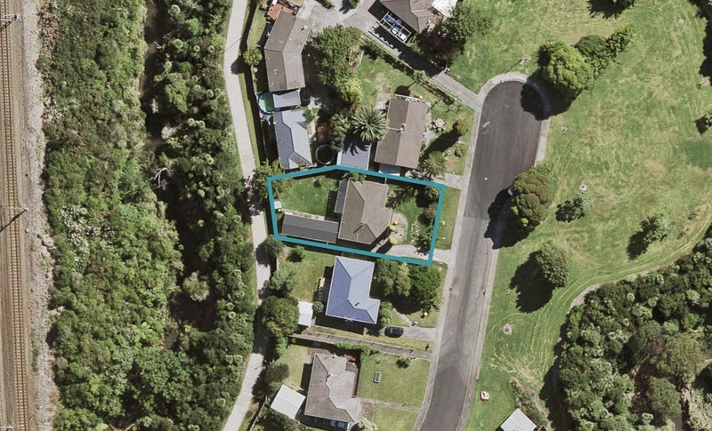 32 Serwayne Place, Sunnyvale, Auckland - Carousel 1