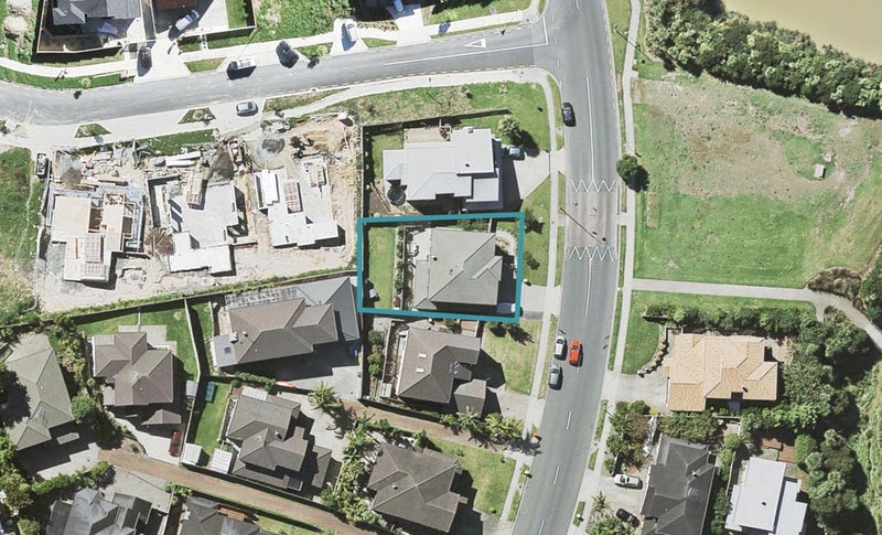 43 Medallion Drive, Oteha, Auckland - Carousel 1