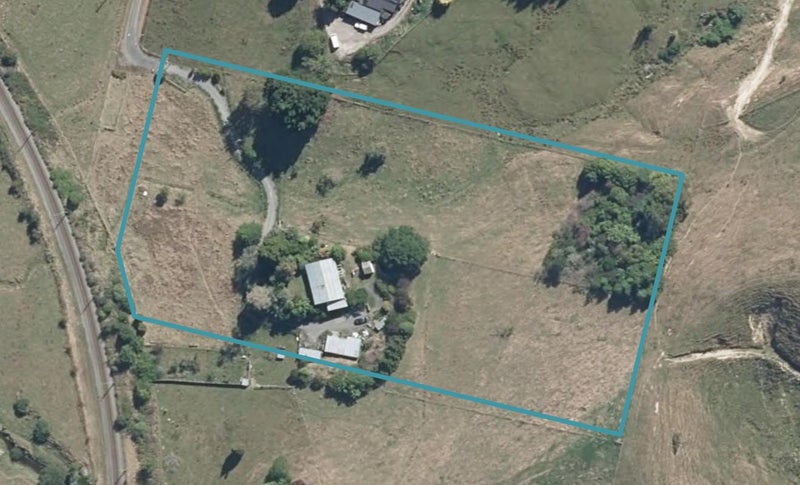 19 Gordon Terrace, Hunterville - Carousel 1