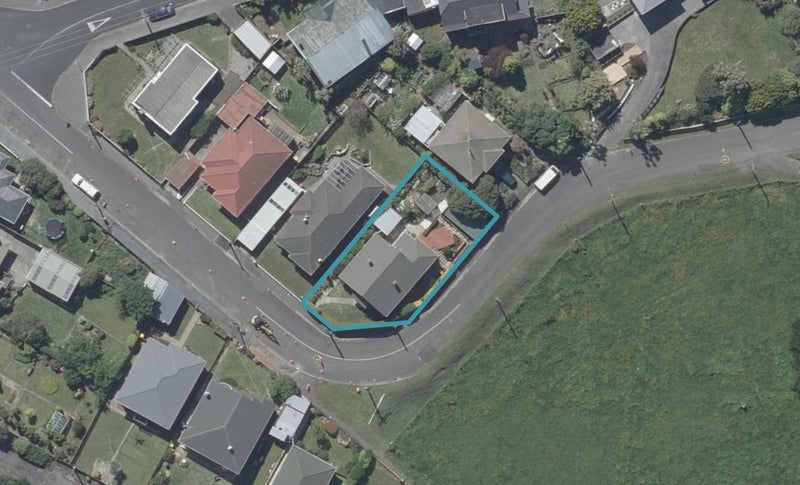 15 Gloucester Street, Andersons Bay, Dunedin - Carousel 1