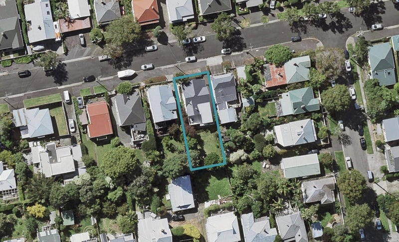 11 Hastings Parade, Devonport, Auckland - Carousel 1