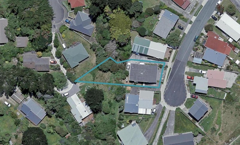 52A Edgecombe Street, Newlands, Wellington - Carousel 1