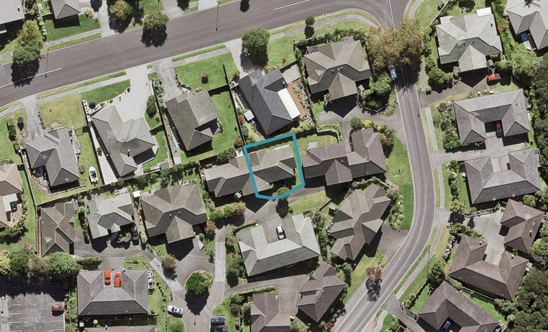 21 Regents Park Place, Westgate, Auckland - Carousel 1