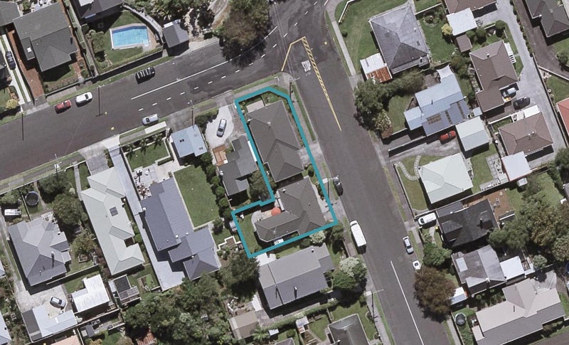 2/4 Sanders Avenue, Westown, New Plymouth - Carousel 1