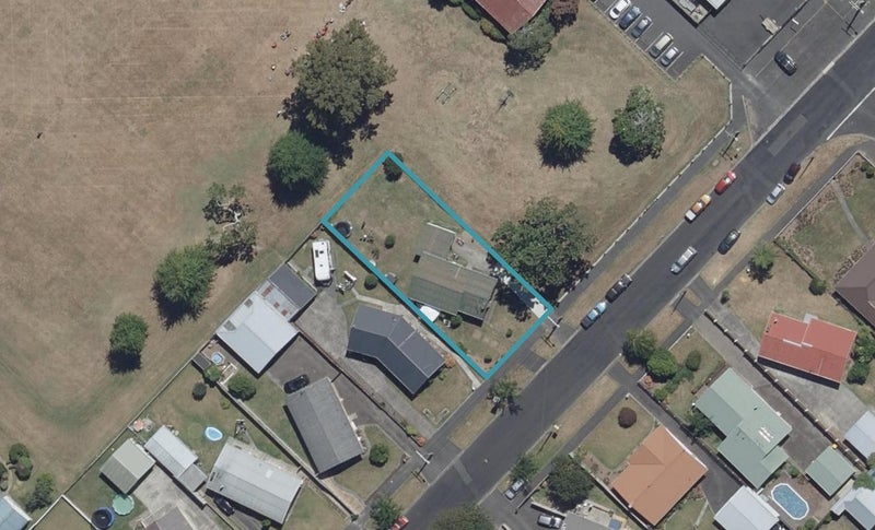 45 Lewis Street, Glenview, Hamilton - Carousel 1