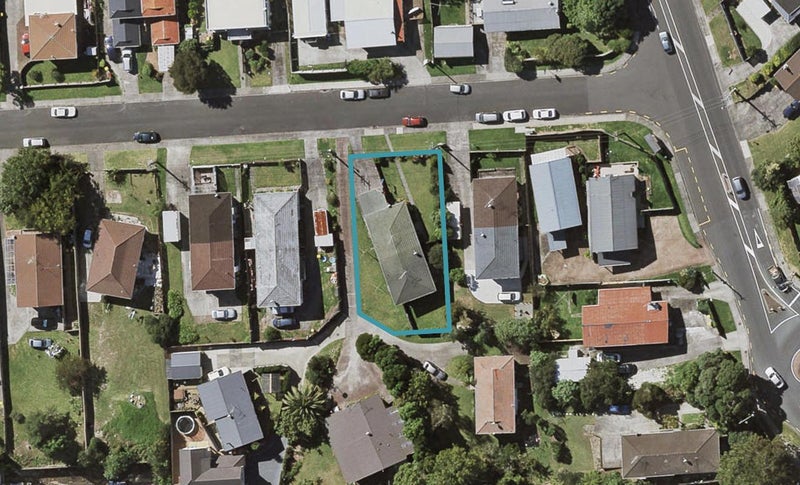 1/4 Lambrown Drive, Totara Vale, Auckland - Carousel 1
