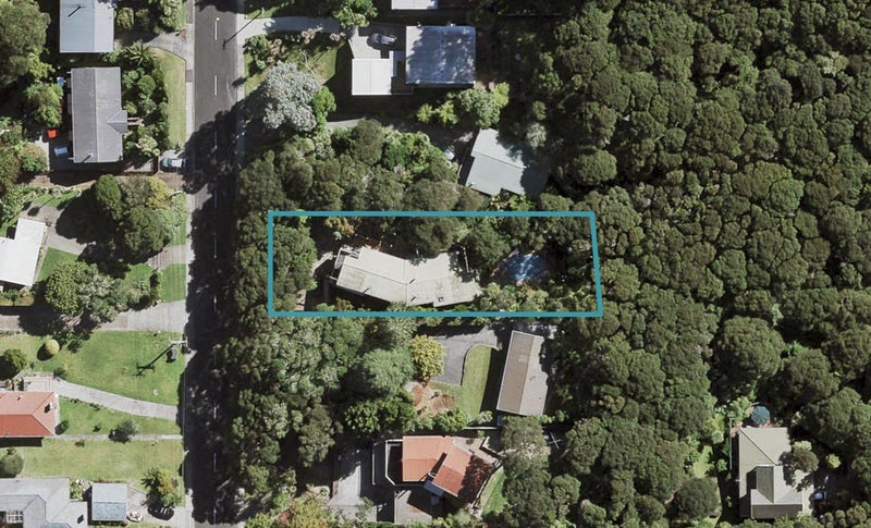 55 Woodfern Crescent, Titirangi, Auckland - Carousel 1
