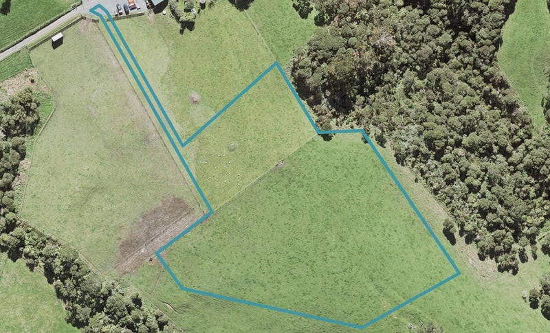 12B Arrowsmith Road, Waitākere, Auckland - Carousel 1
