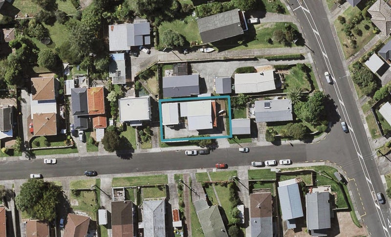 1 Lambrown Drive, Totara Vale, Auckland - Carousel 1