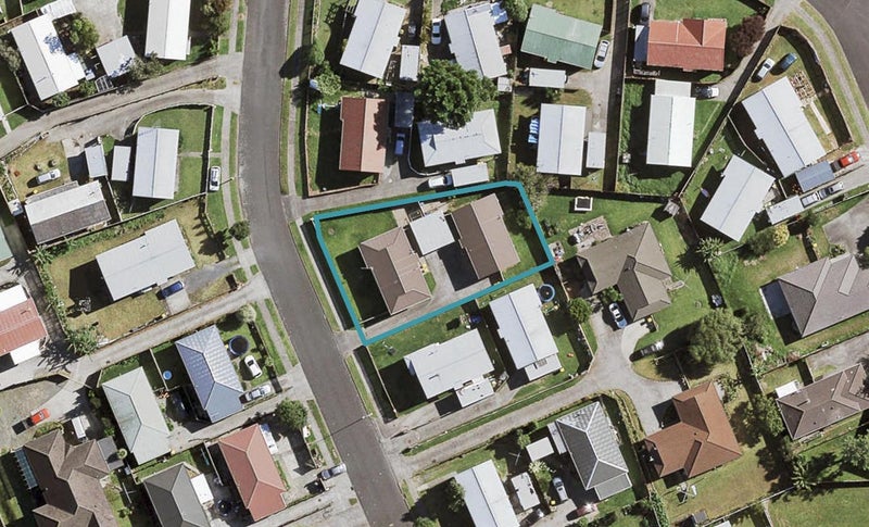 2/16 Templeton Place, Clendon Park, Auckland - Carousel 1