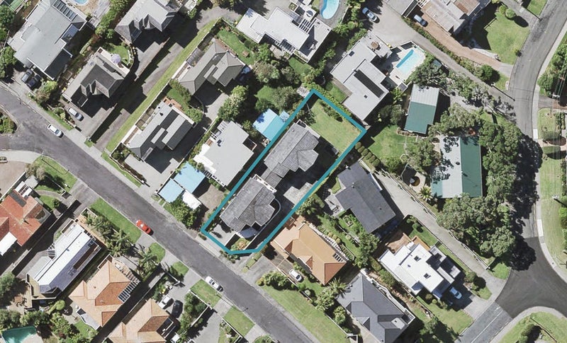 2/1 Midway Avenue, Castor Bay, Auckland - Carousel 1