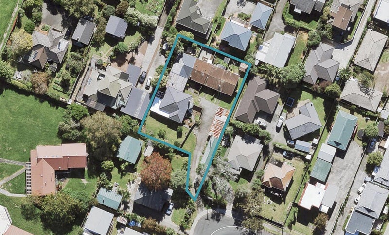 1/46 Lynwood Road, New Lynn, Auckland - Carousel 1