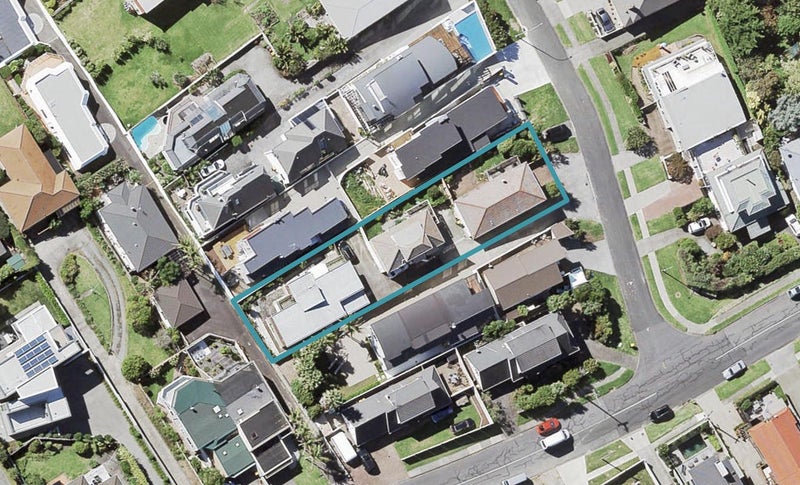 2/4 Te Akau Crescent, Bucklands Beach, Auckland - Carousel 1