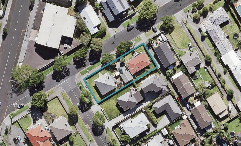 11 Oliver Street, Point Chevalier, Auckland - Carousel 1