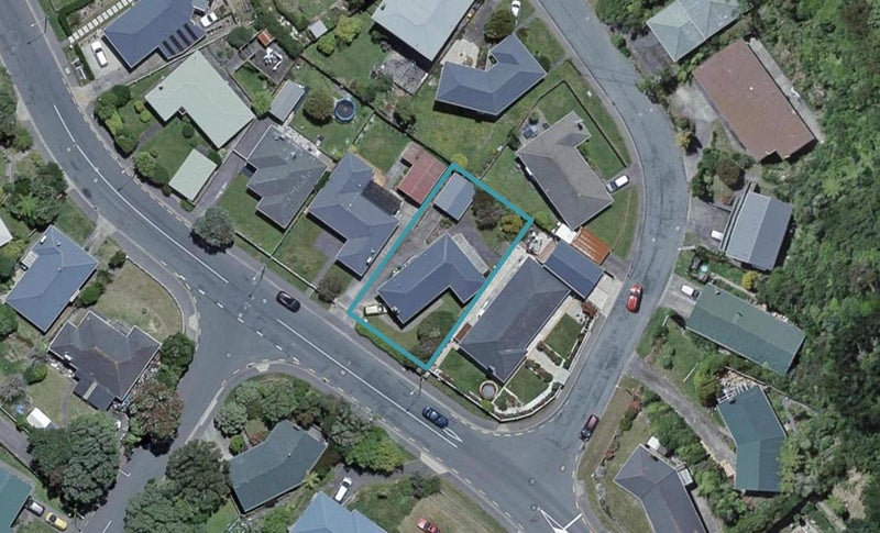 84 Kenmore Street, Newlands, Wellington - Carousel 1