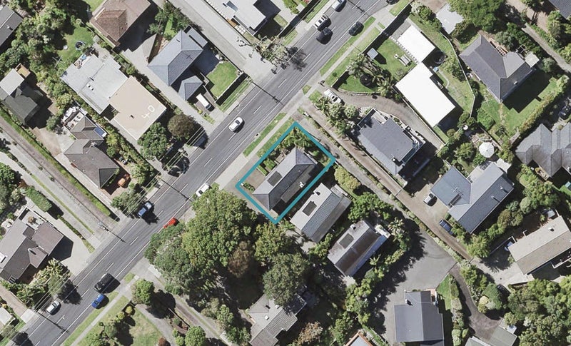 33 Aberdeen Road, Castor Bay, Auckland - Carousel 1