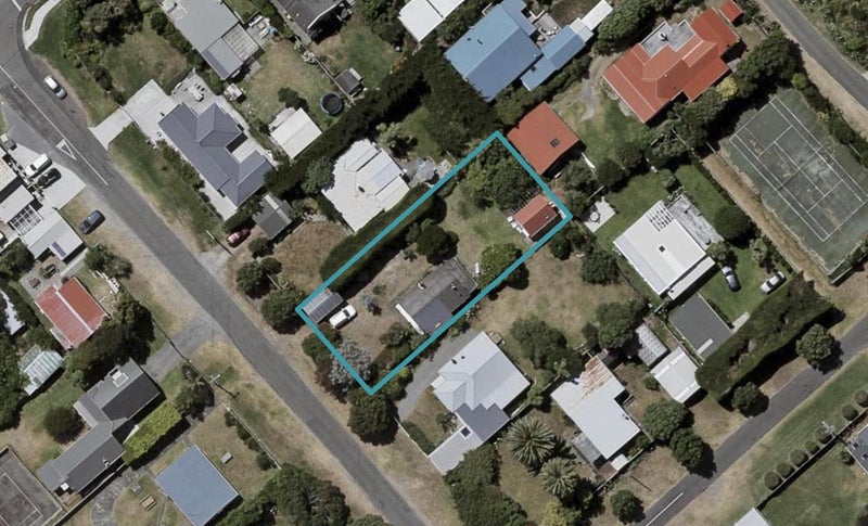 5 Hemara Street, Waikanae Beach, Waikanae - Carousel 1