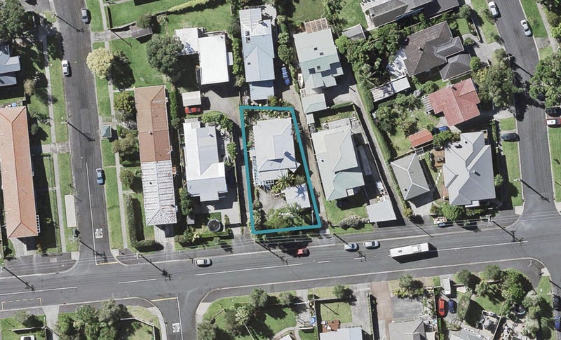 28 Old Lake Road, Narrow Neck, Auckland - Carousel 1