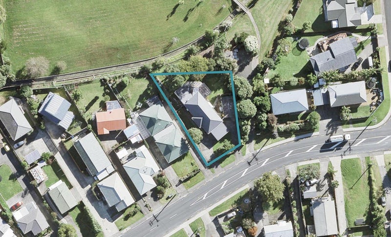 19 Bay Street, Red Beach, Red Beach - Carousel 1