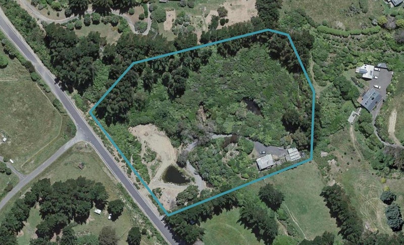 8 Hillcroft Road, Horokiwi, Wellington - Carousel 1