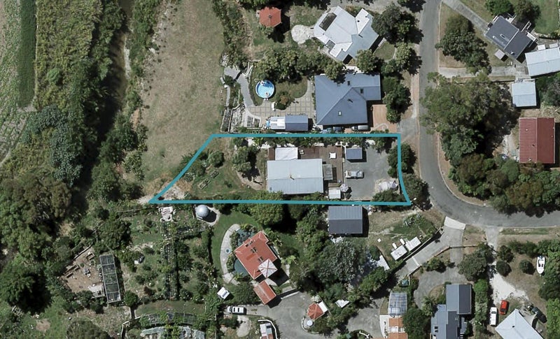 33 Gillies Crescent, Waimarama, Havelock North - Carousel 1