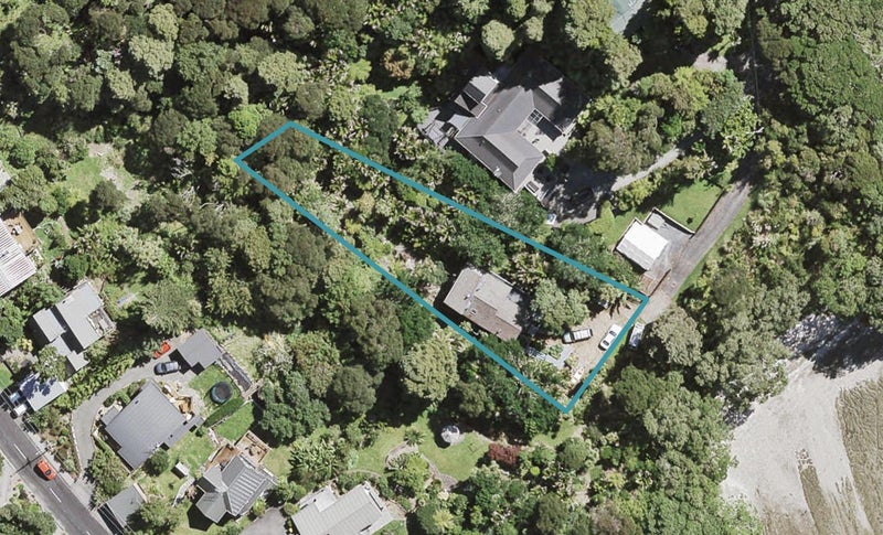 31 The Parade, Titirangi, Auckland - Carousel 1