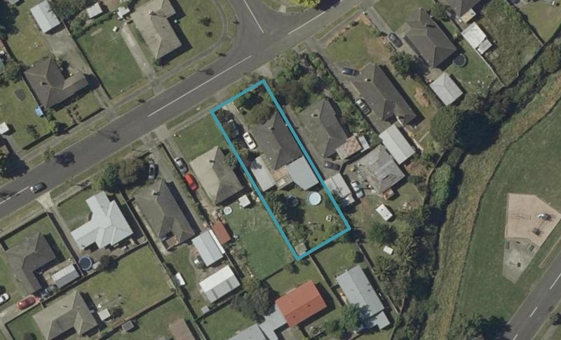 6 Montrose Place, Takaro, Palmerston North - Carousel 1