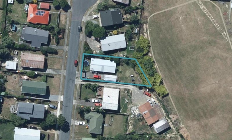 14 Limerick Grove, Ascot Park, Porirua - Carousel 1