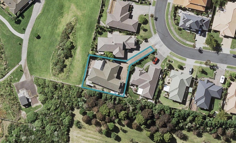 13 Trovare Place, Golflands, Auckland - Carousel 1