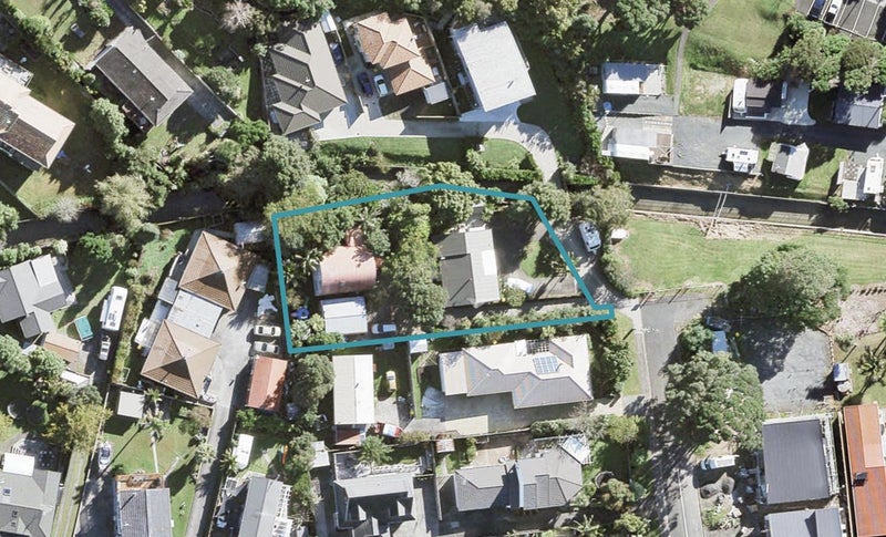 16 Laurie Street, Red Beach, Whangaparāoa - Carousel 1