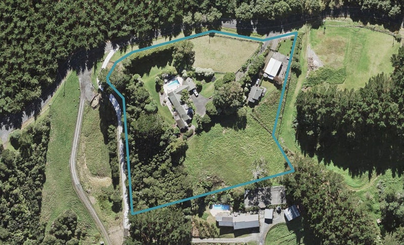 27 Pinetone Road, Kumeū - Carousel 1