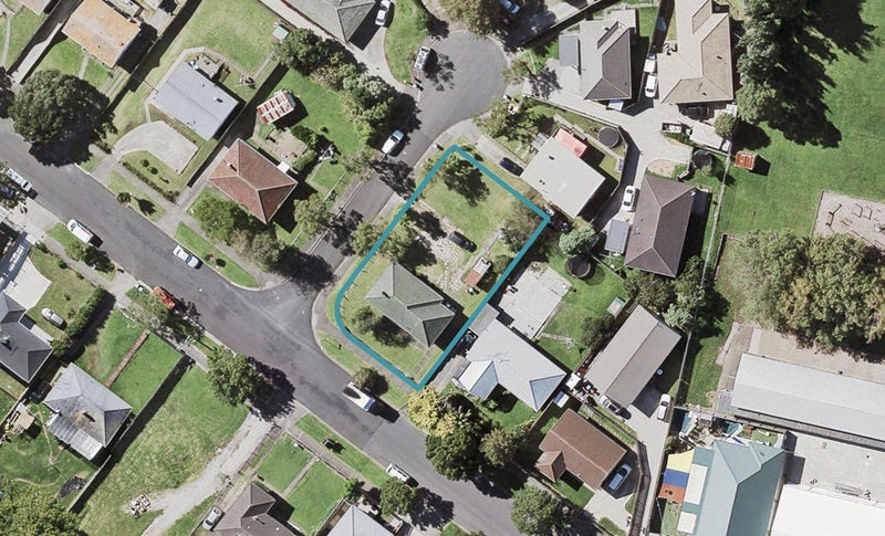 32 Eastview Road, Glen Innes, Auckland - Carousel 1