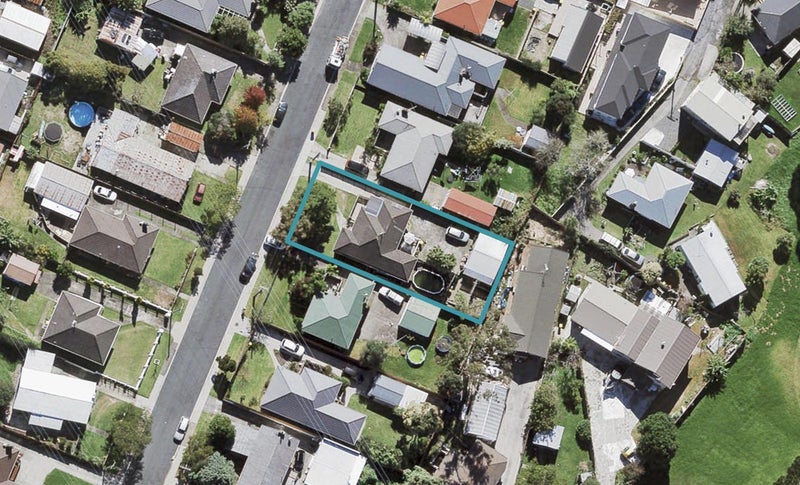 108 Cobham Crescent, Kelston, Auckland - Carousel 1