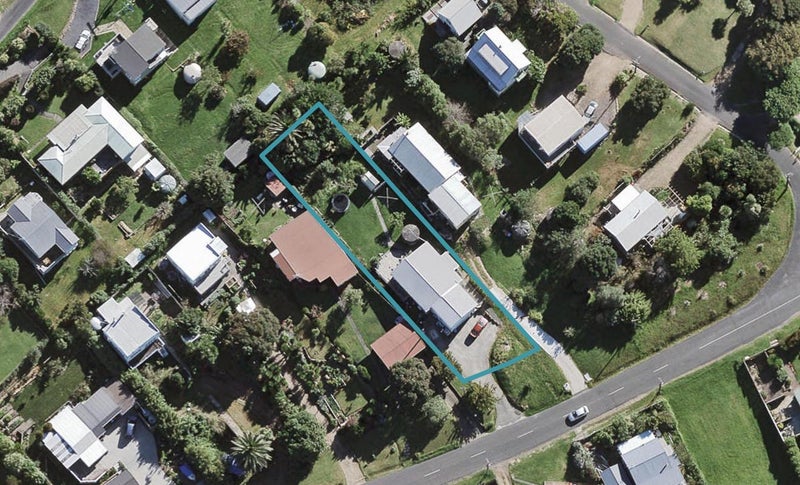 33 Hamilton Road, Surfdale, Waiheke Island - Carousel 1