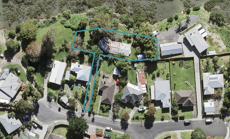 8 Aronui Terrace, Kelston, Auckland - Carousel 1