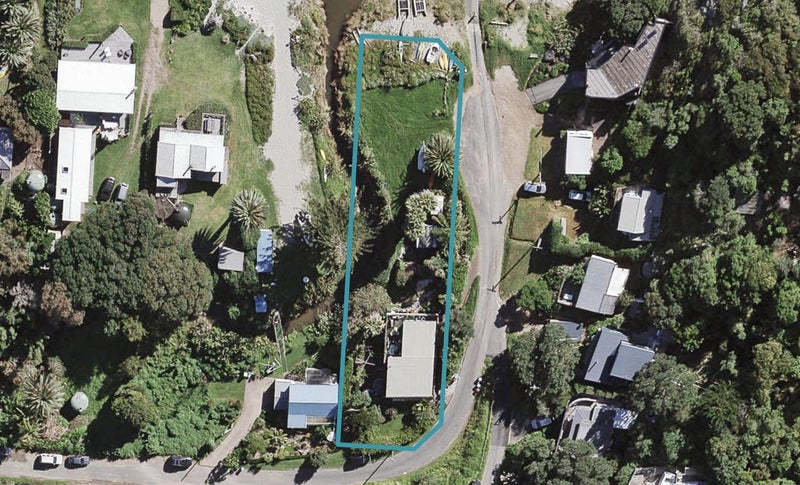 2 First Avenue, Onetangi, Waiheke Island - Carousel 1