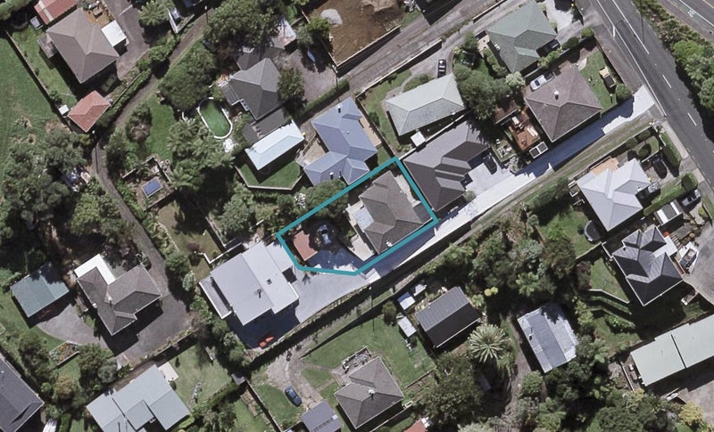 4B Awanui Street, Merrilands, New Plymouth - Carousel 1