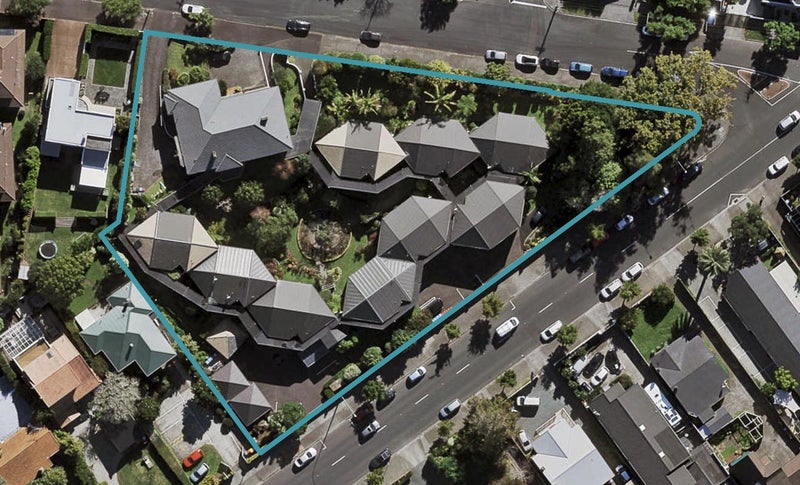 2/29 Green Lane East, Remuera, Auckland - Carousel 1