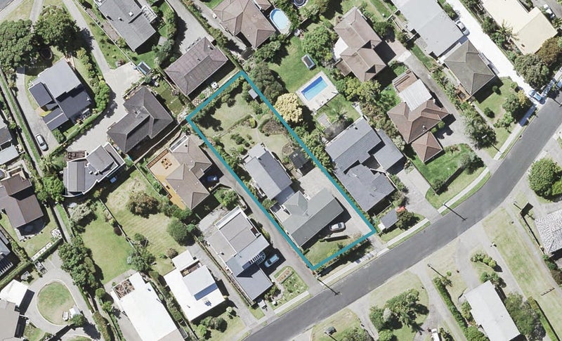 2/13 Newhaven Terrace, Mairangi Bay, Auckland - Carousel 1