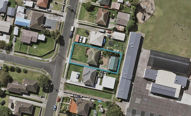 11 Tyrone Street, Otara, Auckland - Carousel 1
