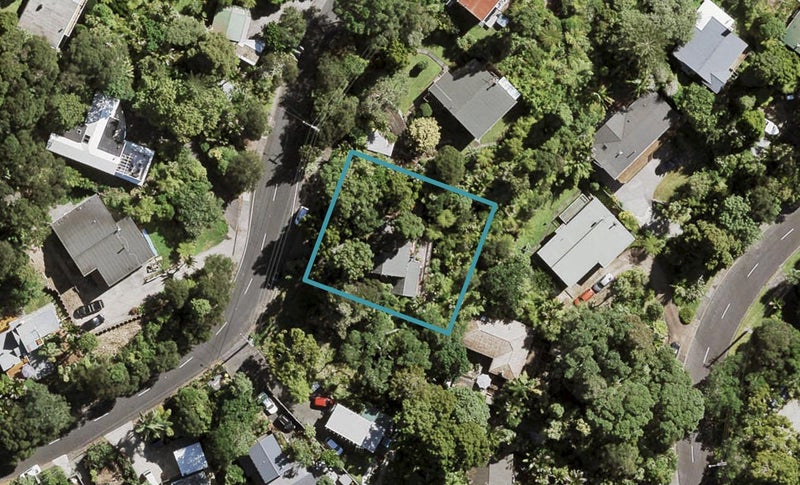 23 Takahe Road, Titirangi, Auckland - Carousel 1