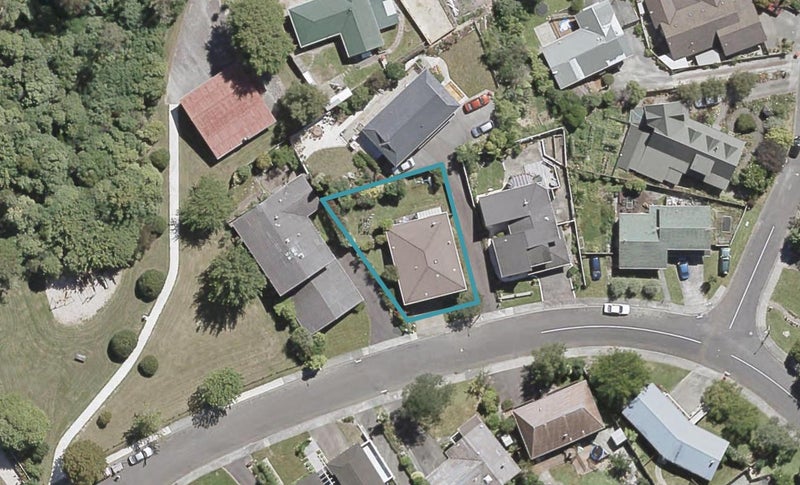 13 Tapestry Grove, Silverstream, Upper Hutt - Carousel 1