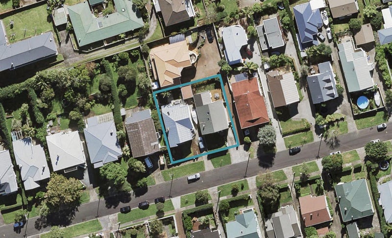 2/11 Highland Road, Mount Albert, Auckland - Carousel 1