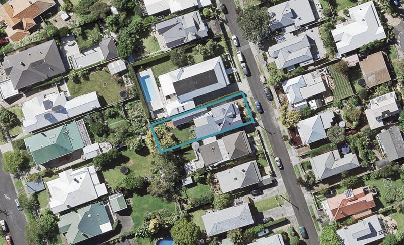 11 Cambria Road, Devonport, Auckland - Carousel 1