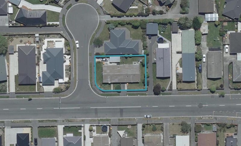 2/12 Queenspark Drive, Parklands, Christchurch - Carousel 1