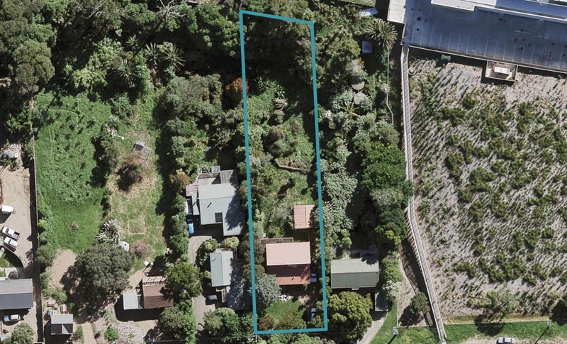 16 Putiki Road, Ostend, Waiheke Island - Carousel 1