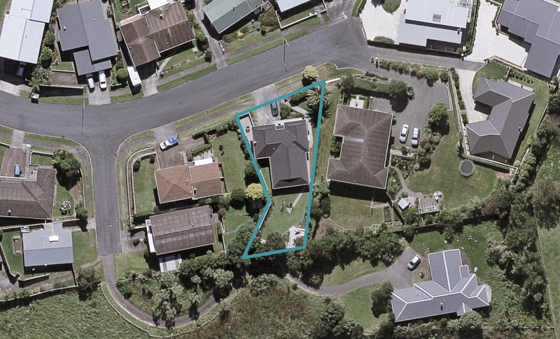 22 Darwin Crescent, Spotswood, New Plymouth - Carousel 1
