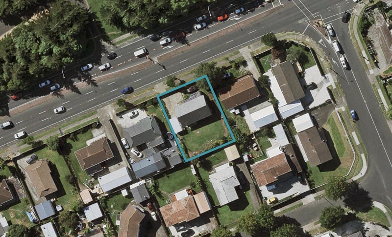 61 Te Irirangi Drive, Clover Park, Auckland - Carousel 1