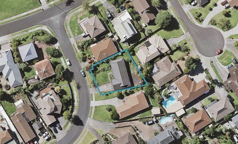 4 Pitlochry Place, Highland Park, Auckland - Carousel 1